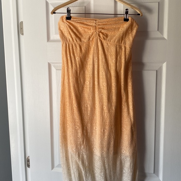 Roxy Dresses & Skirts - Roxy peach & white strapless dress